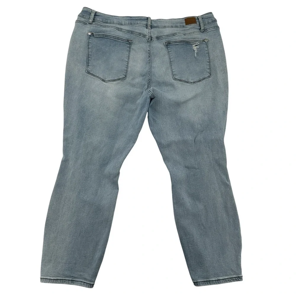 Judy Blue Light Wash Distressed Boyfriend Fit Jeans Grunge Revival Women Plus 24
